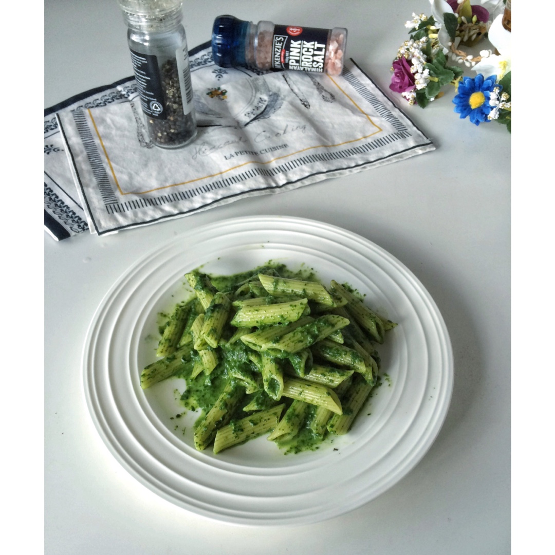 奶油菠菜青酱意大利面