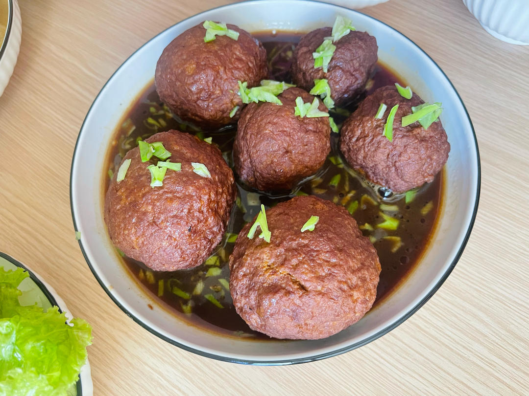 简单的红烧狮子头～拌饭太香了