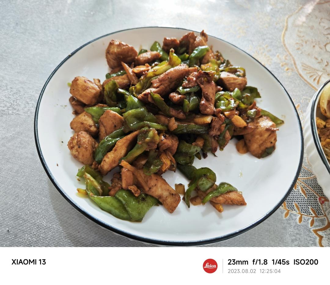 巨好吃的青椒炒鸡胸肉丝，超下饭