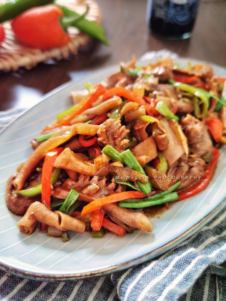 ㊙️下饭菜‼️酸芋荷爆炒鸭四宝的做法