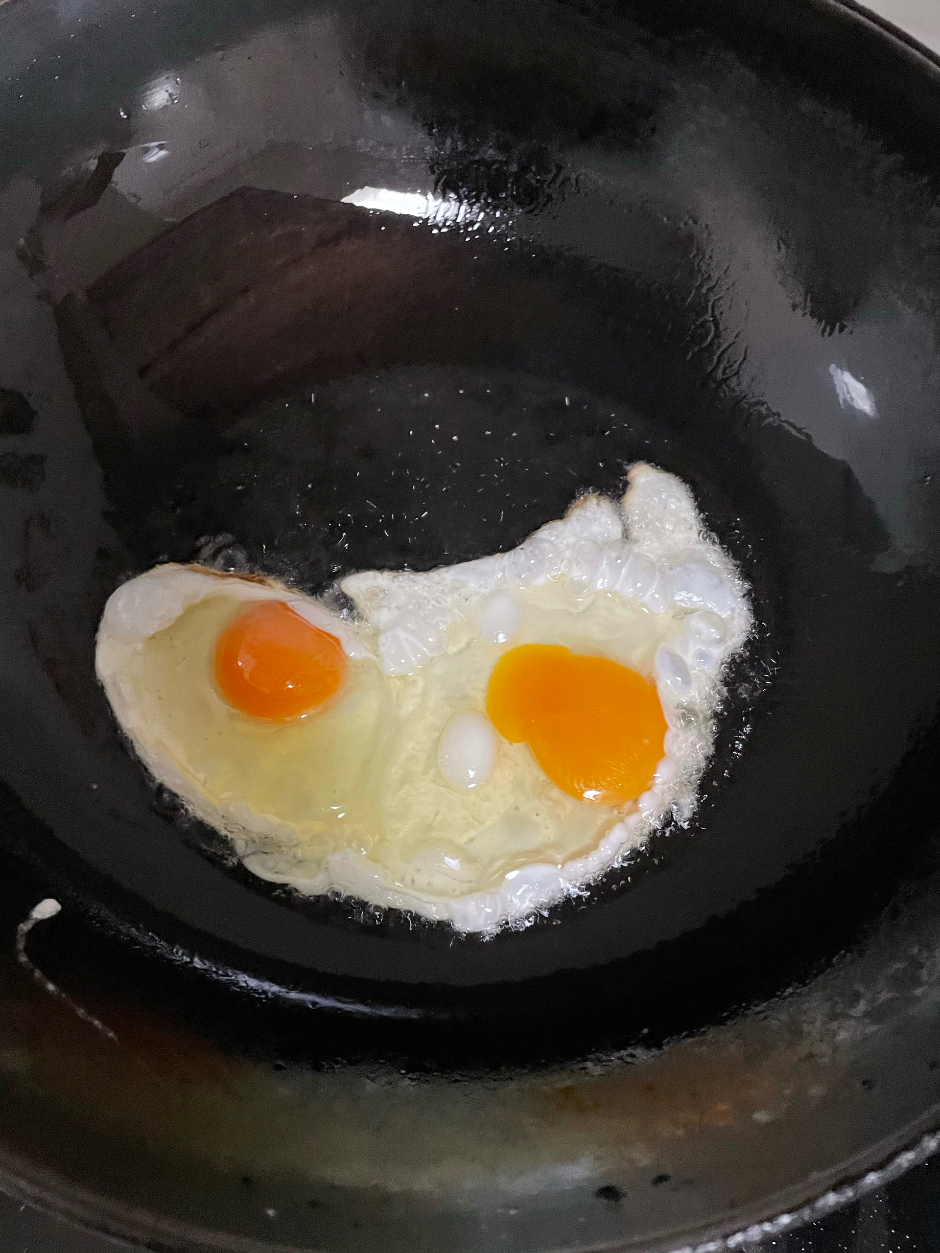 荷包蛋焖面的做法 步骤3