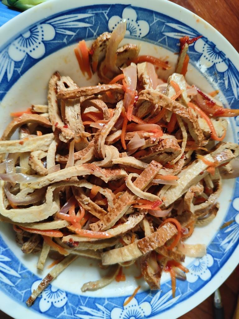 胡萝卜炒香干丝