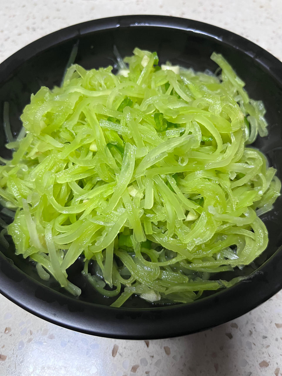 厨师长教你：夏日开胃小菜“凉拌莴笋丝”的家常做法，简单易学赶紧收藏吧