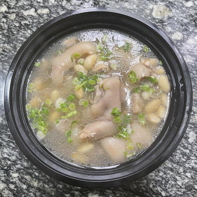 不油不腻不骚的清汤黄豆炖猪蹄猪脚汤的做法