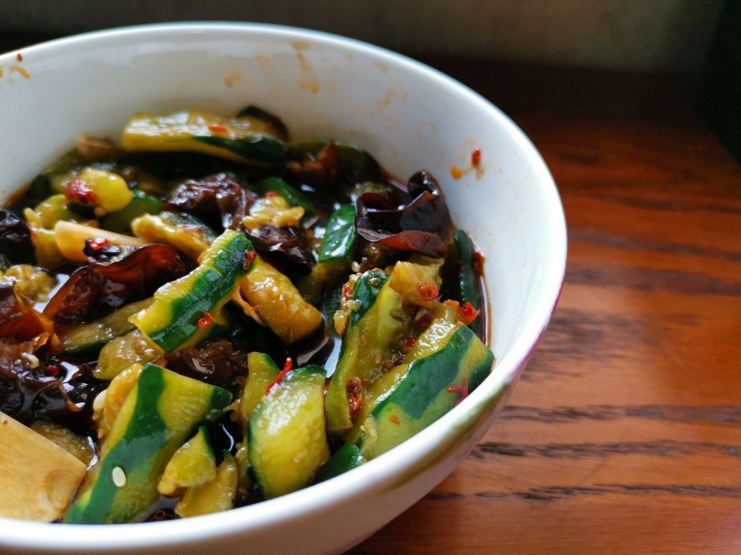 翠绿清爽酱黄瓜