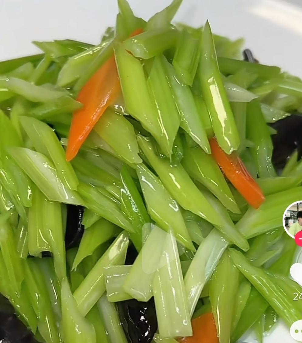 清炒芹菜