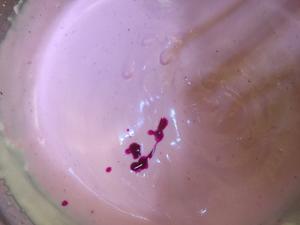 粉色奶油蛋糕 红心火龙果汁调色的做法 步骤6