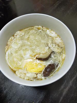麻油香菇鸡蛋面线的做法 步骤3