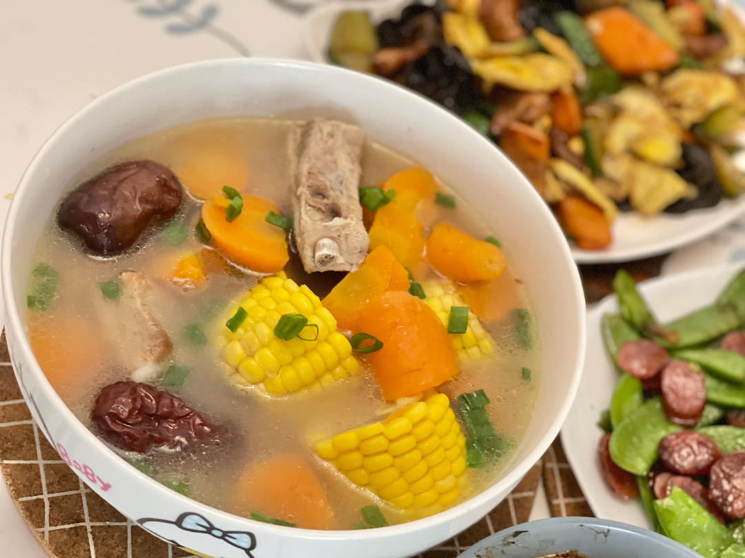 滋补养生 —— 玉米胡萝卜清炖排骨汤🌽