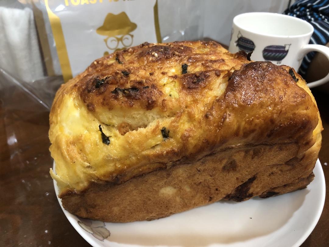 香葱肉松吐司面包
