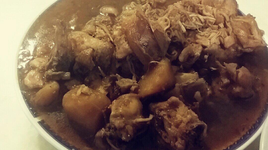 土豆炖鸡，一勺豆瓣酱炖土豆，咋都好吃！