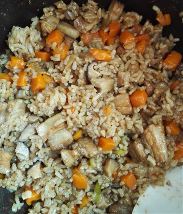喷香排骨焖饭（爆好吃）