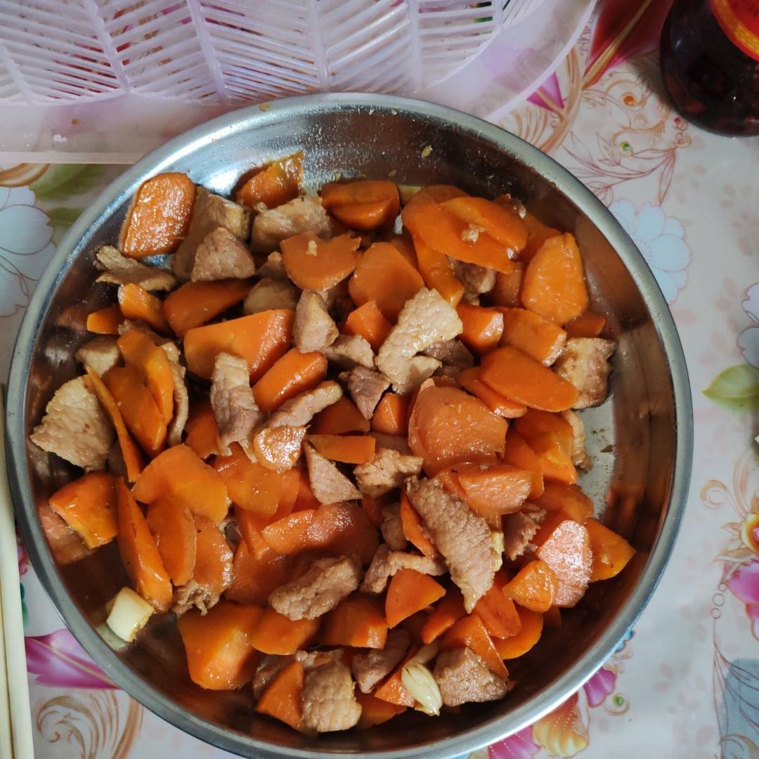 超下饭的胡萝卜炒肉