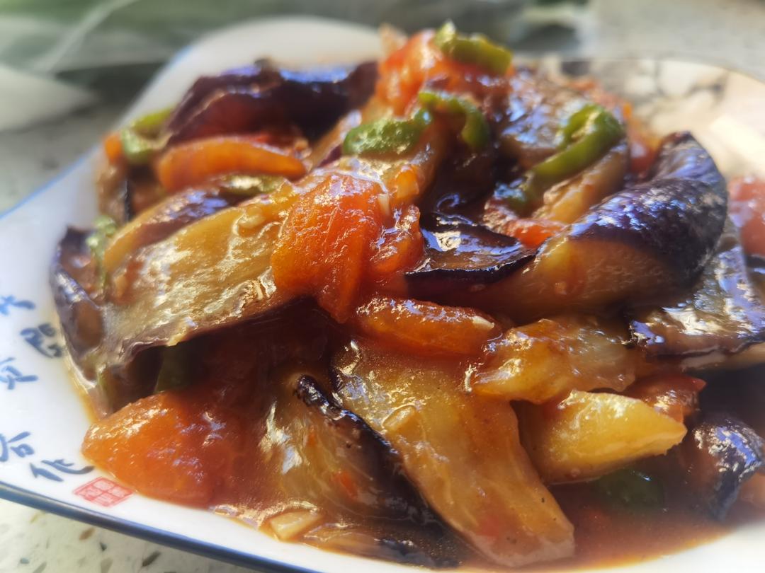 红烧茄子（佐西红柿尖椒）