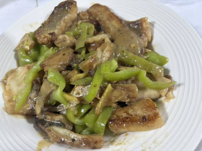 香煎鲈鱼，香酥入味