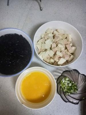 紫菜豆腐蛋花汤的做法 步骤1