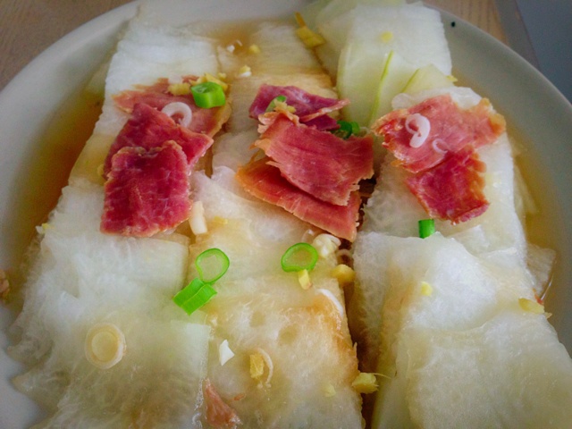 美晨喜欢吃水果做的火腿蒸冬瓜