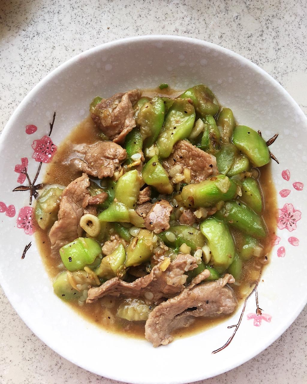 吃瓜季节~丝瓜炒肉