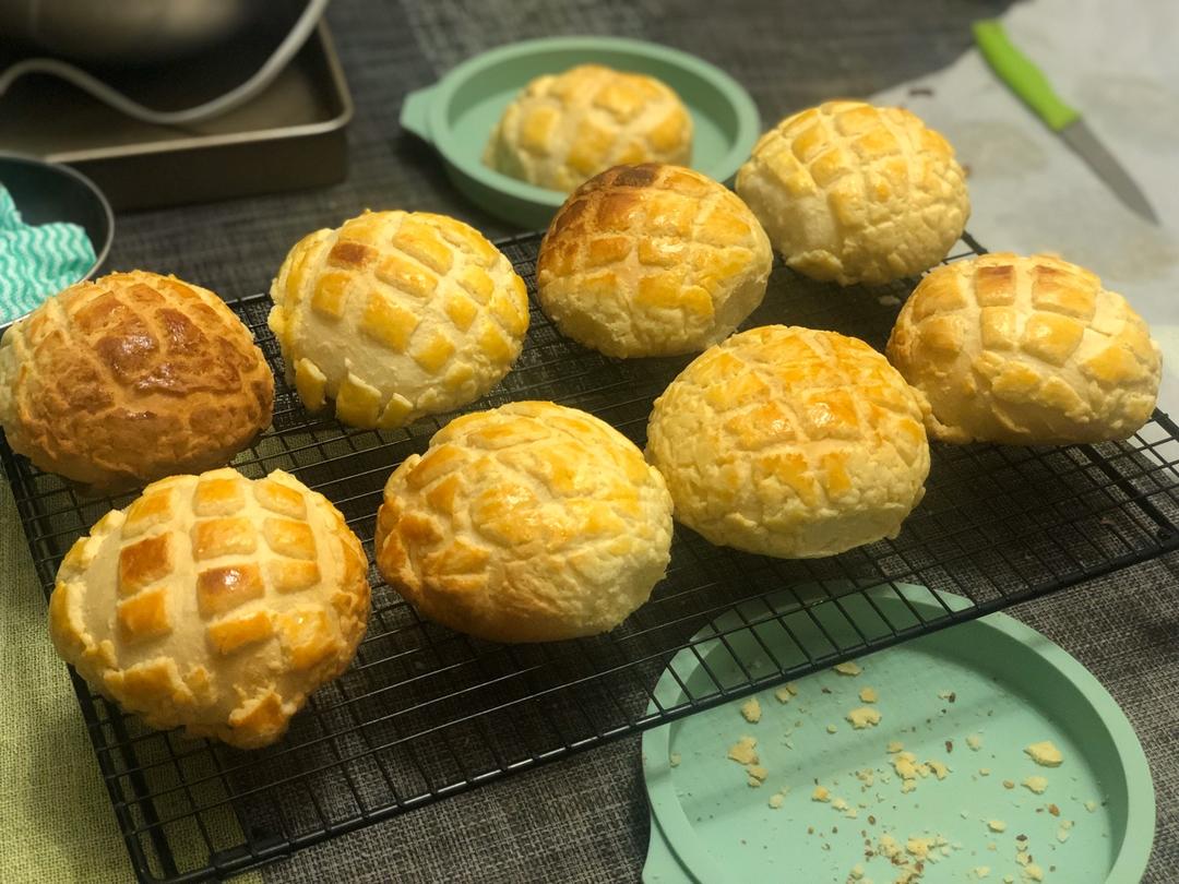好吃到炸裂的港式菠萝包（附带制作酥皮的小视频）