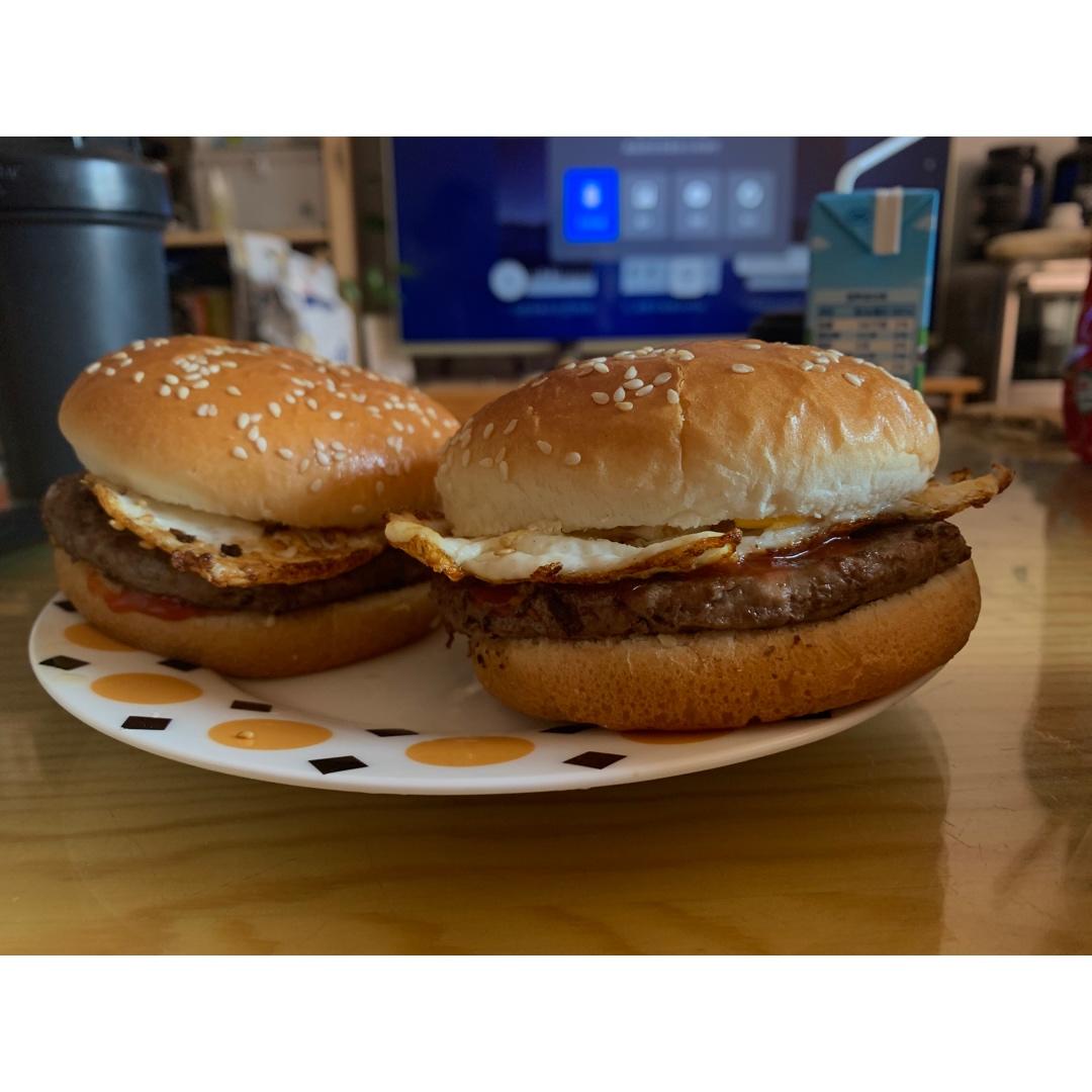 真正的牛肉饼汉堡🍔【超级好吃啊！！！】宝妈一定要收藏！可以隔夜做好睡懒觉的早餐！