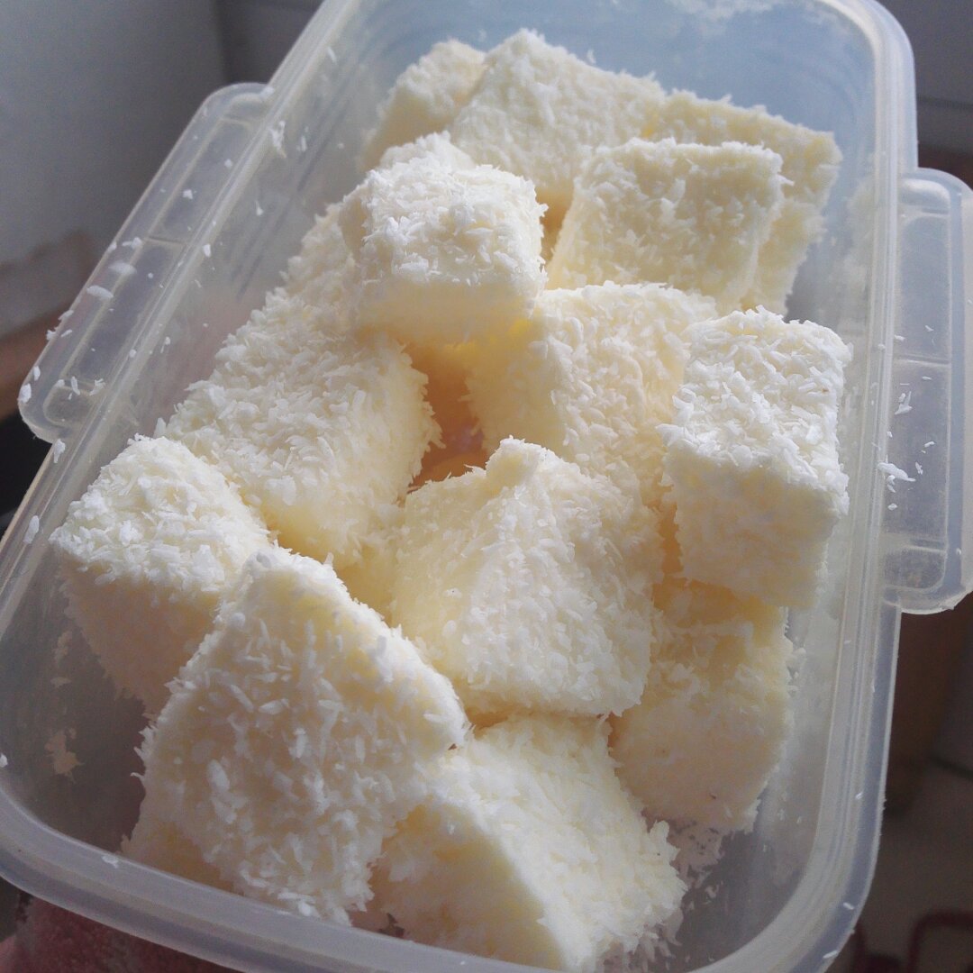 椰丝牛奶小方糕