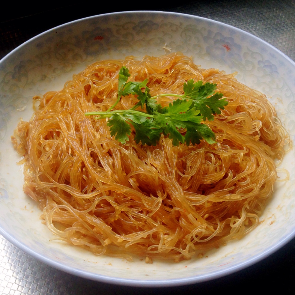 清蒸鱼汤汁再利用，做蒜蓉蒸粉丝吧