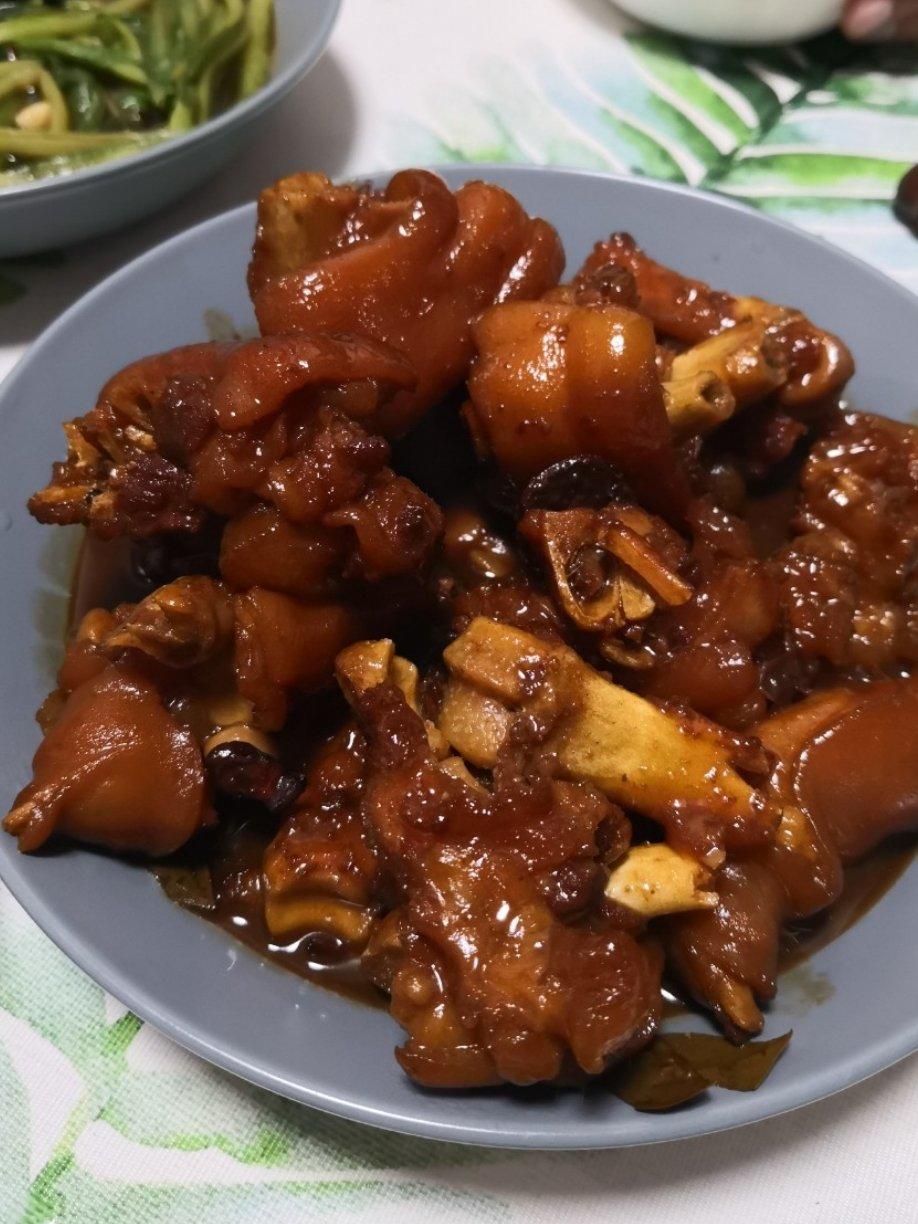 美味的家常菜：红烧猪蹄