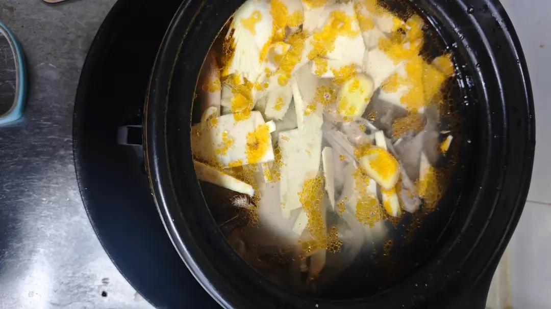 萝卜比鸭好吃的酸萝卜老鸭汤（也可以作为火锅底料呢）