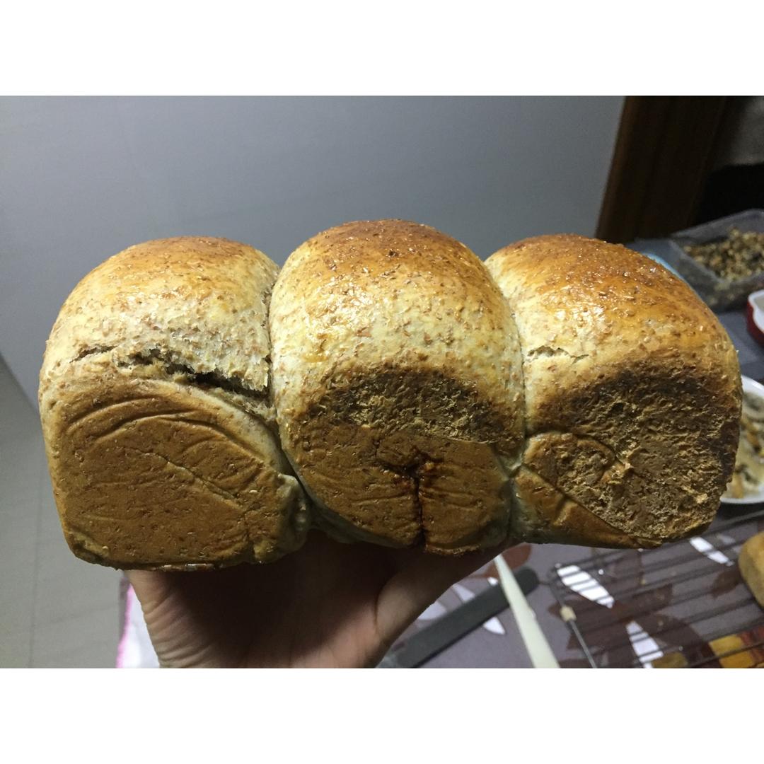 健身食谱-复杂碳水化合物-全麦面包