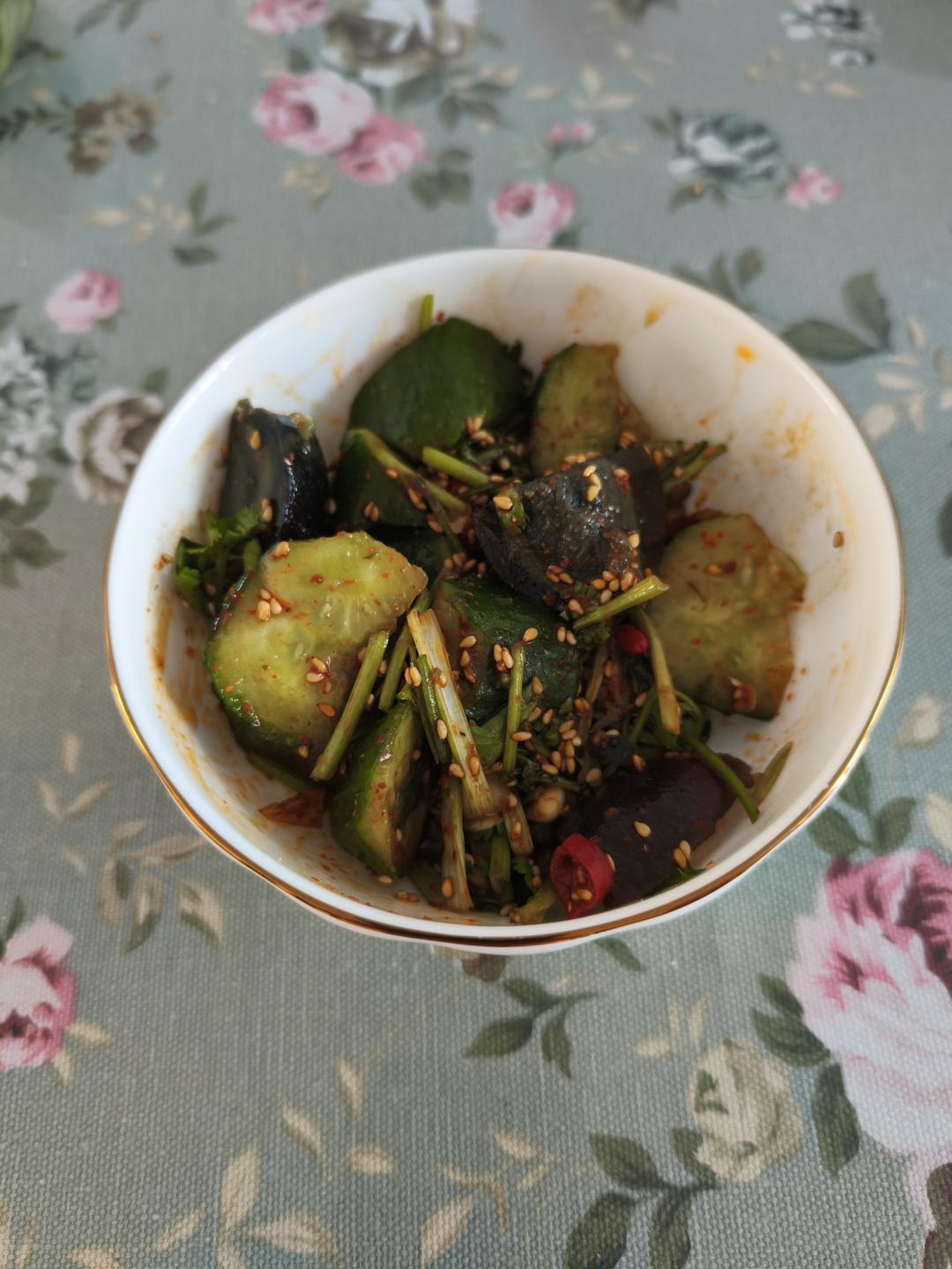 夏日开胃小凉菜“皮蛋拌黄瓜🥒”开胃减脂