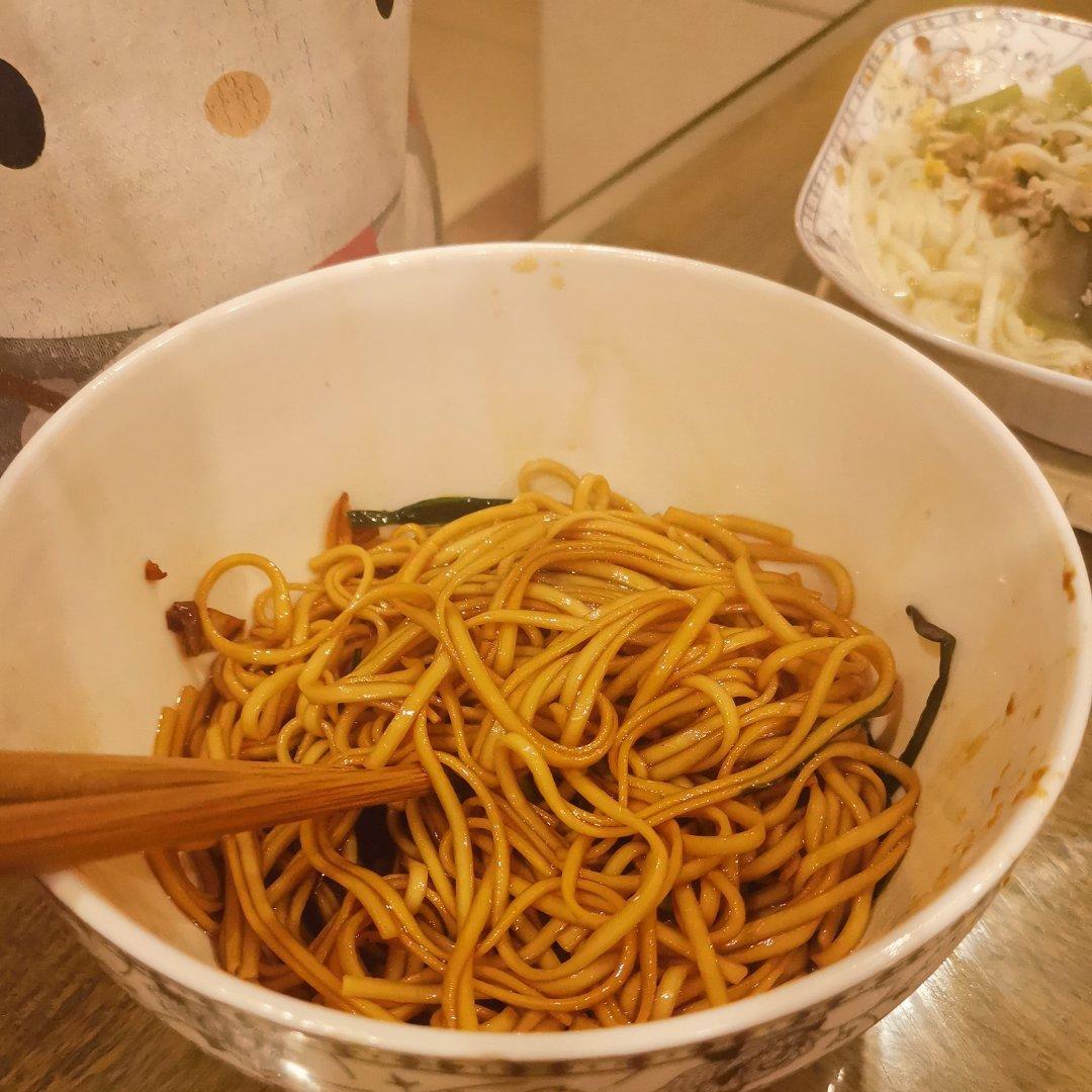 10分钟搞定的一碗葱油拌面