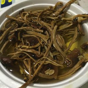梅干菜腊肠茶树菇蒸饭的做法 步骤4
