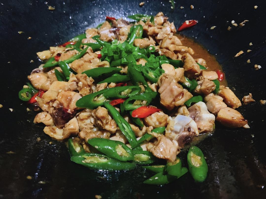 尖椒鸡腿肉的做法