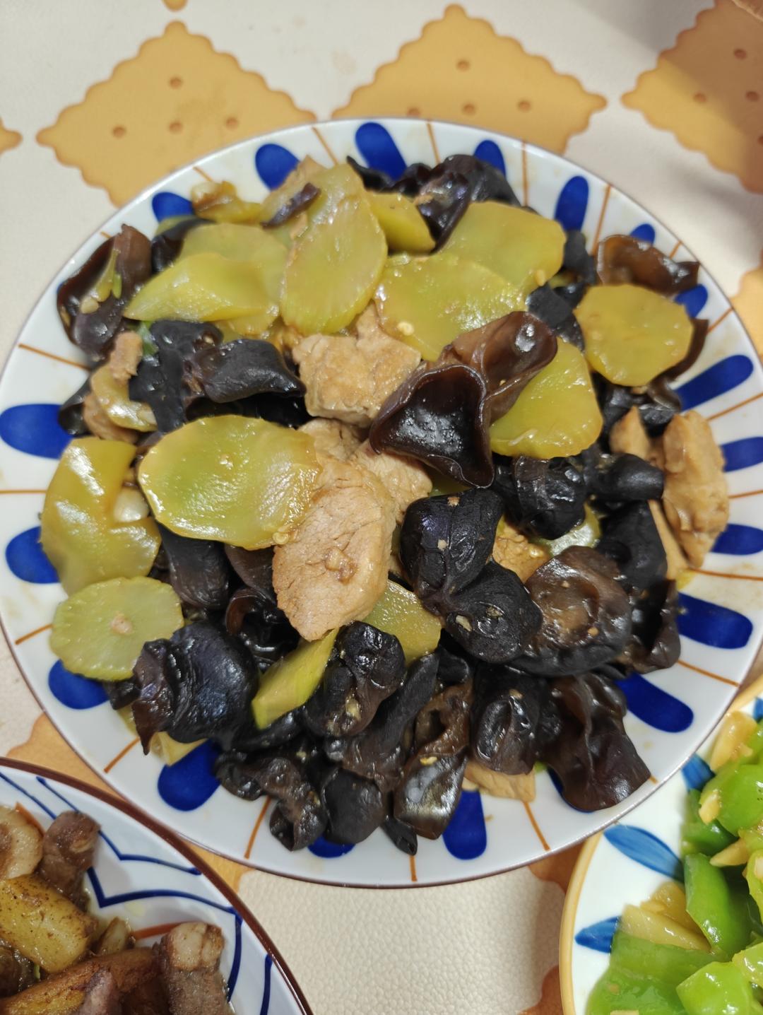 青笋木耳肉片