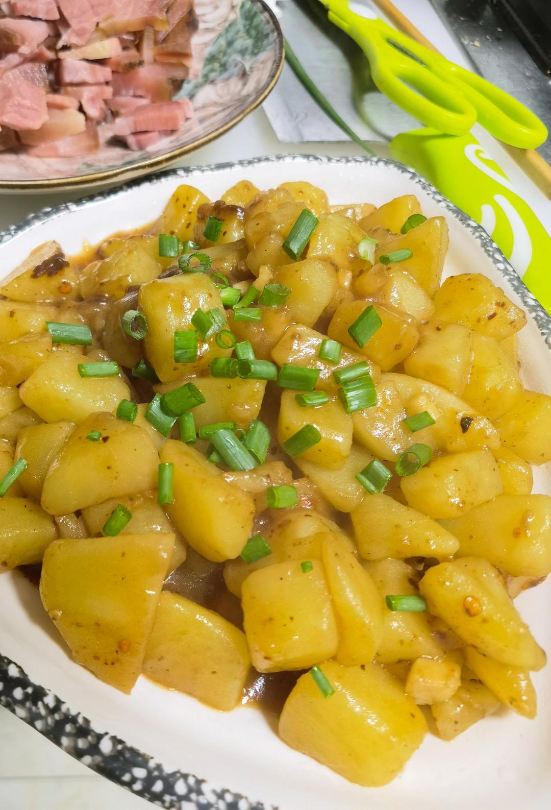 🔥巨下饭，软糯入味！比肉还好吃的红烧土豆