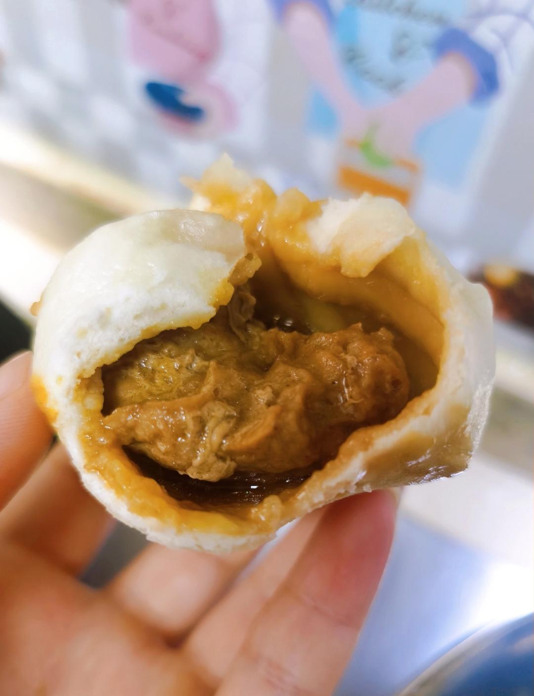 鲜嫩多汁的肉包子