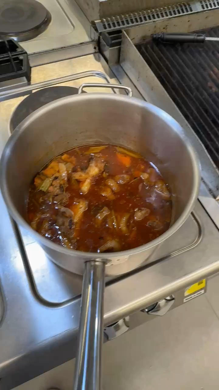 牛骨上色高汤制作过程