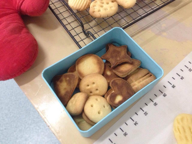 牛奶饼干