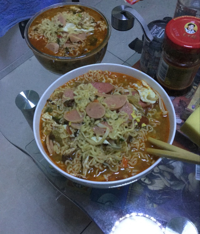 火腿泡面