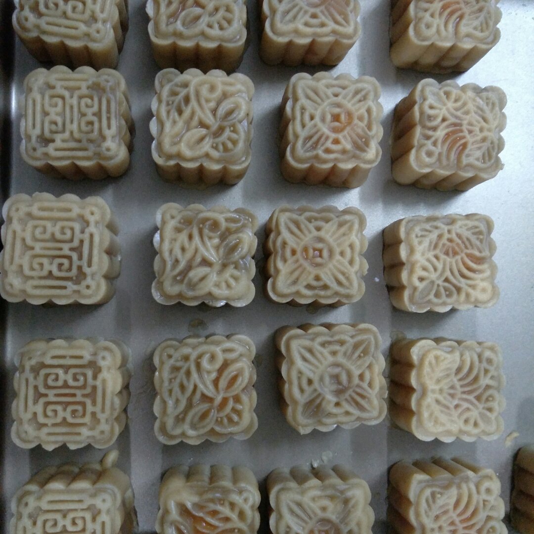 广式月饼—蛋黄芝麻月饼