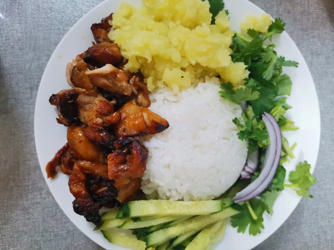 烤鸡腿肉拌饭（烤肉拌饭）