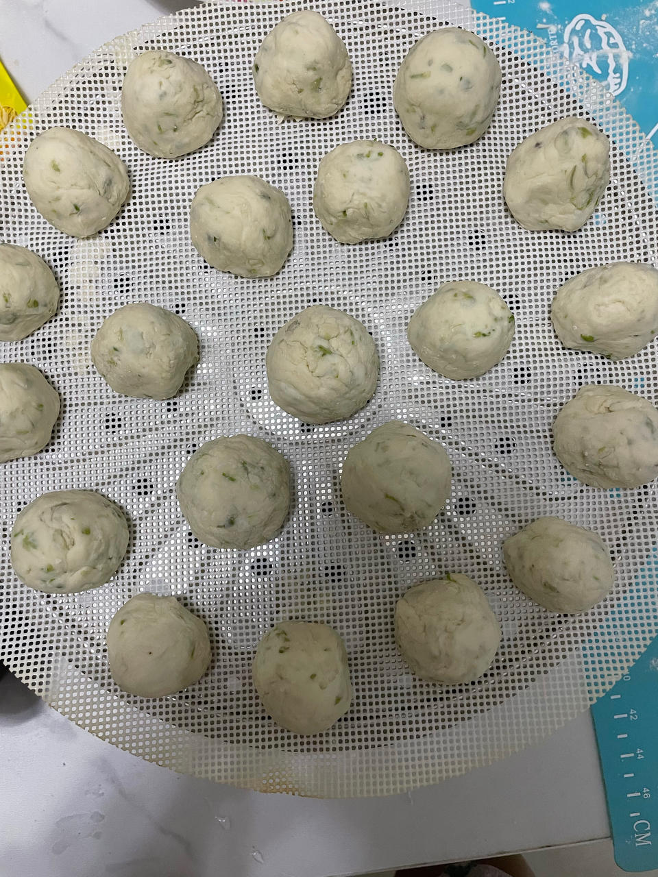 槐树花的最经典吃法一一槐树花馒头