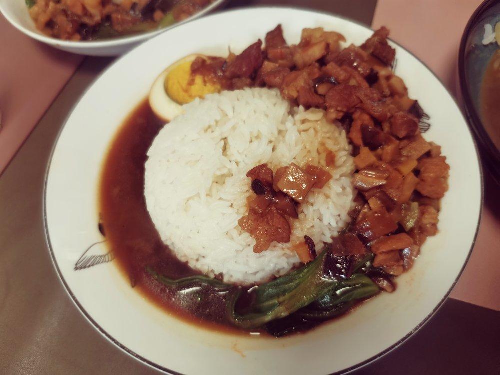洋葱酥卤肉饭