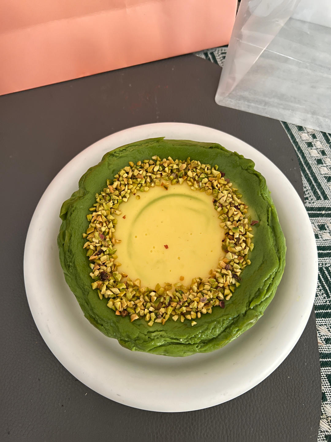 开心果巴斯克，醇香浓郁烤芝士蛋糕