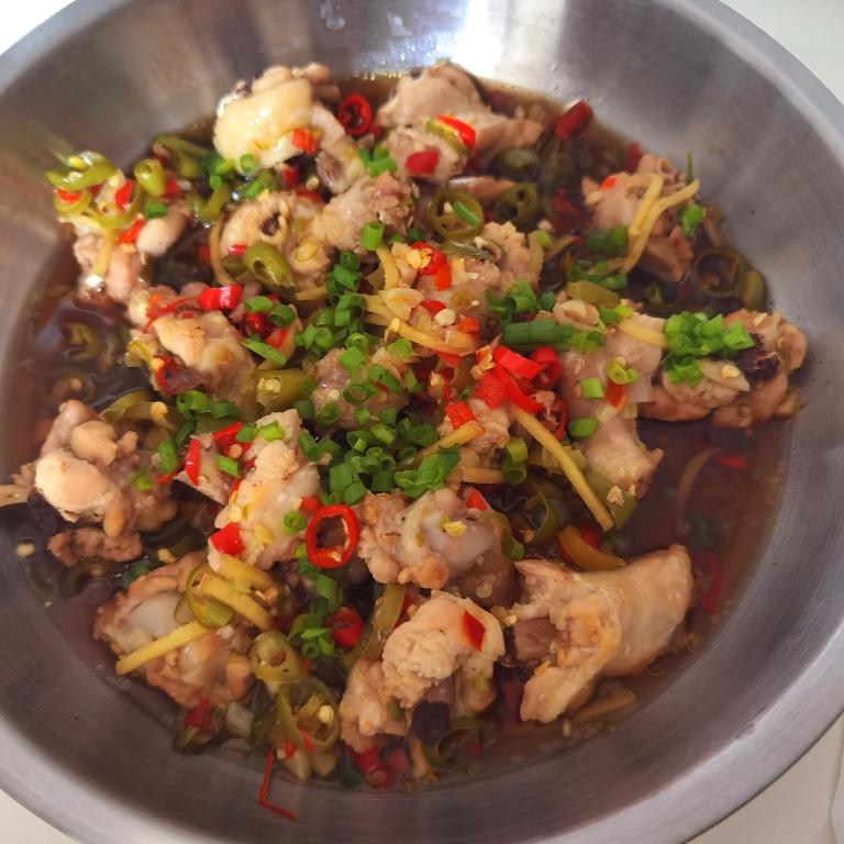 剁椒蒸鸡翅根的做法