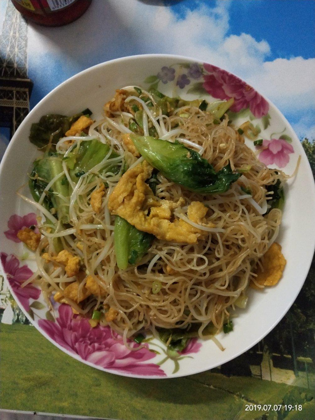 厨师长教你：“鸡蛋炒米粉”的家常做法，满满的小技巧，先收藏了