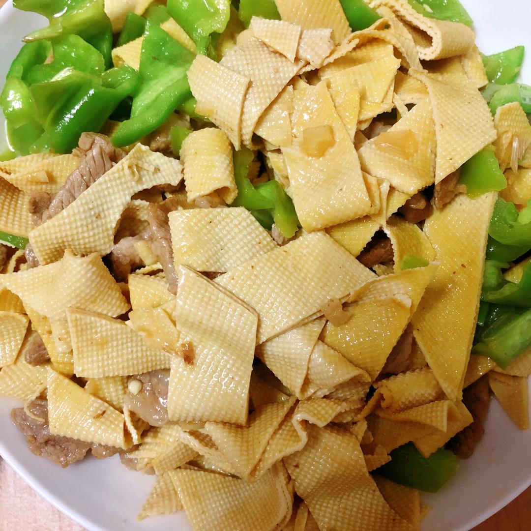 尤小厨儿做的尖椒炒干豆腐
