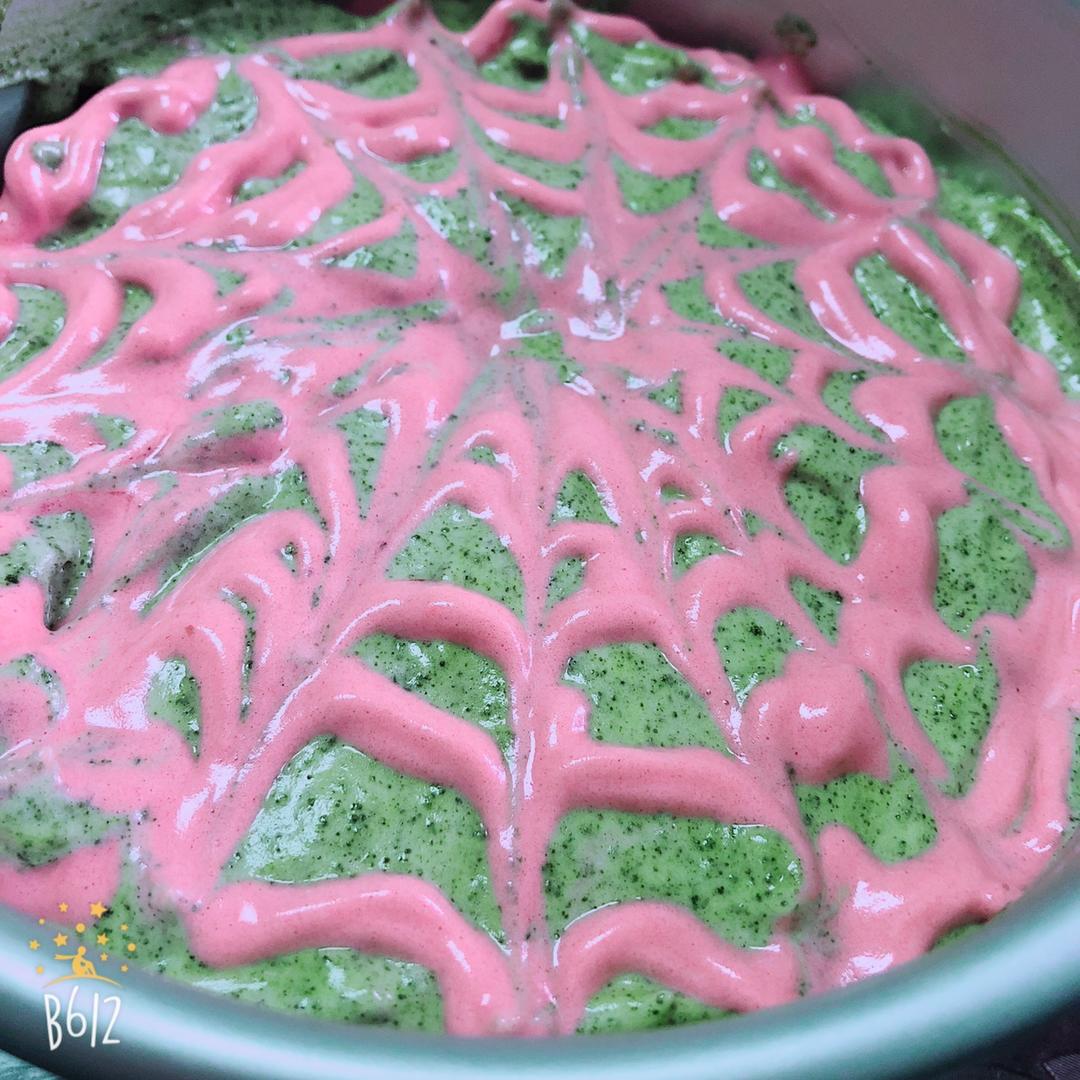 双色拉花戚风蛋糕