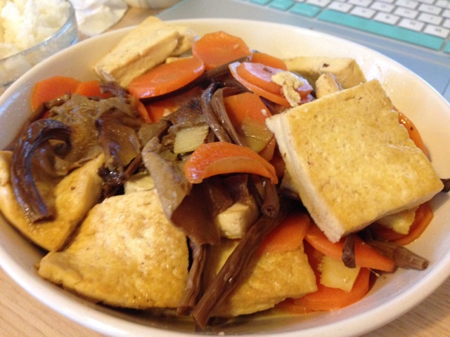茶树菇烧豆腐