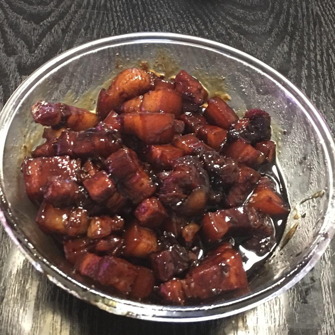 吃着碗里望着锅里的红烧肉